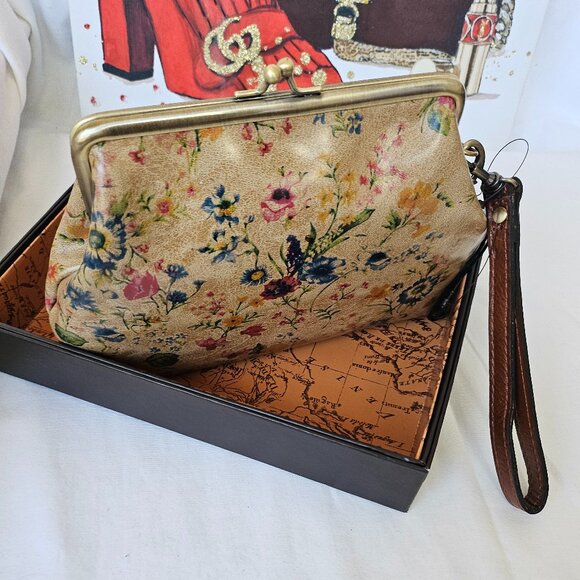 NWOT Patricia Nash Kisslock Wristlet - Picture 2 of 9